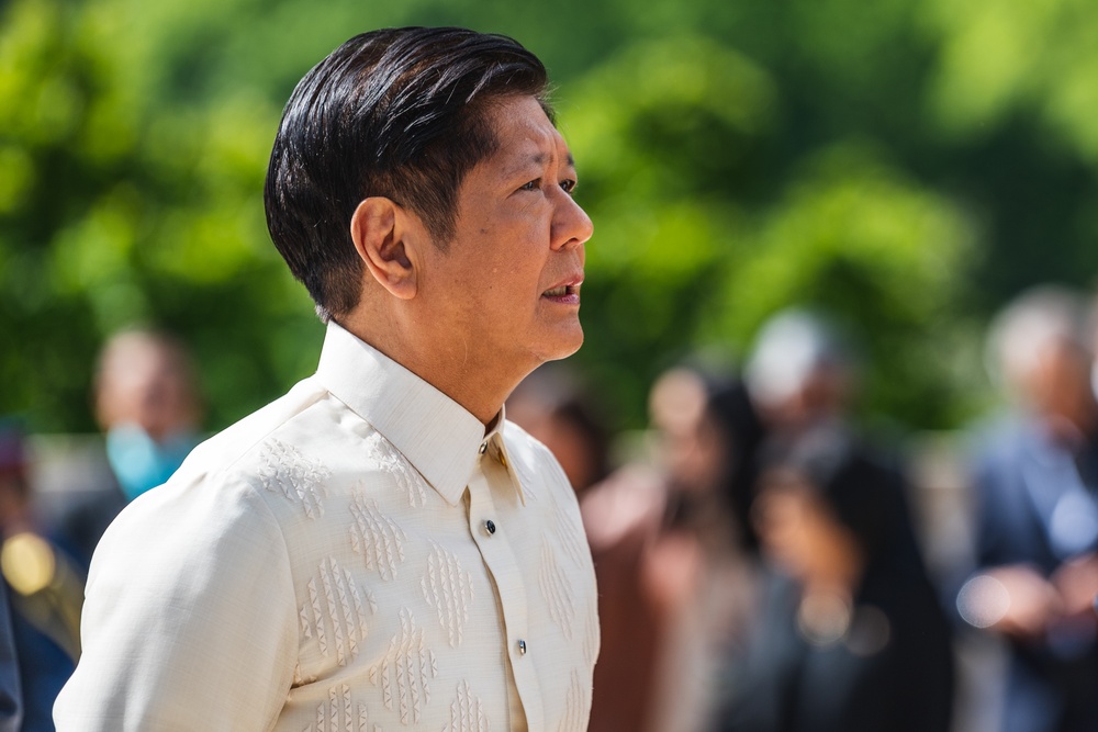 President of the Philippines Lays Wreath at Arlington National Cemetery