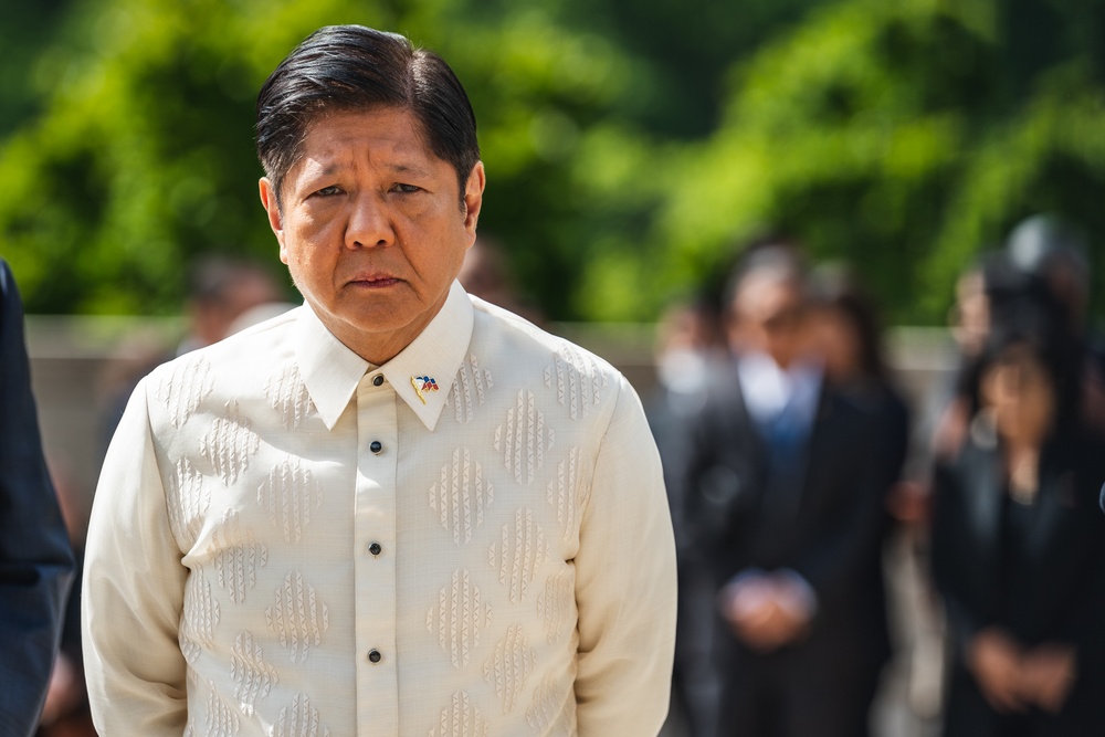 President of the Philippines Lays Wreath at Arlington National Cemetery