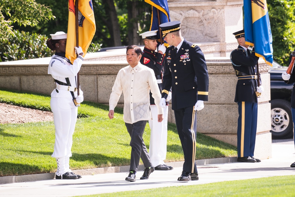 President of the Philippines Lays Wreath at Arlington National Cemetery