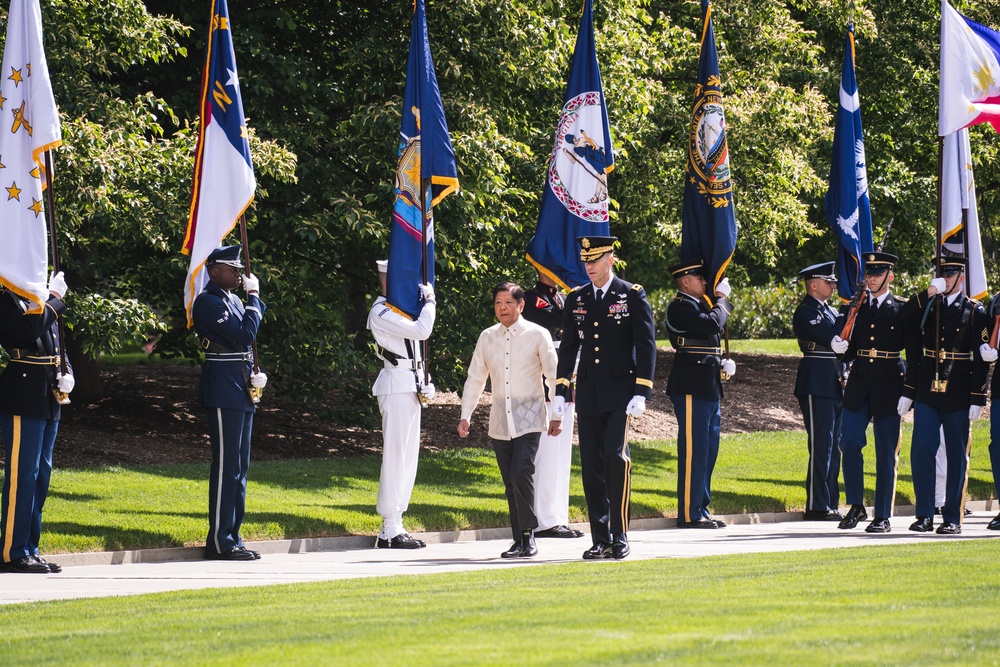 President of the Philippines Lays Wreath at Arlington National Cemetery