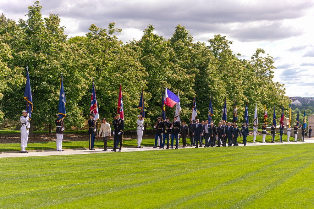 President of the Philippines Lays Wreath at Arlington National Cemetery