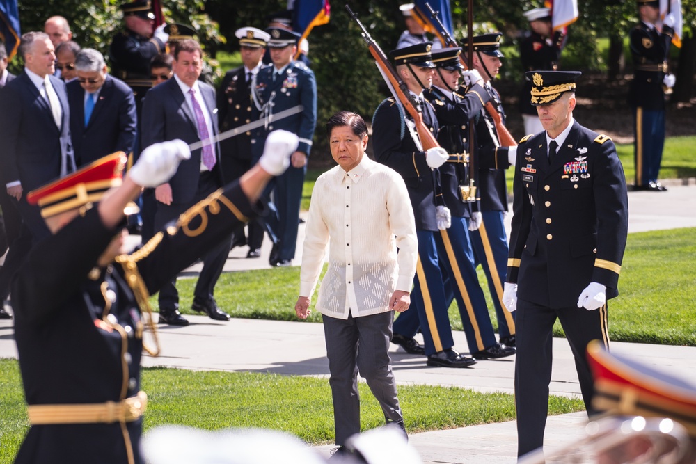 President of the Philippines Lays Wreath at Arlington National Cemetery