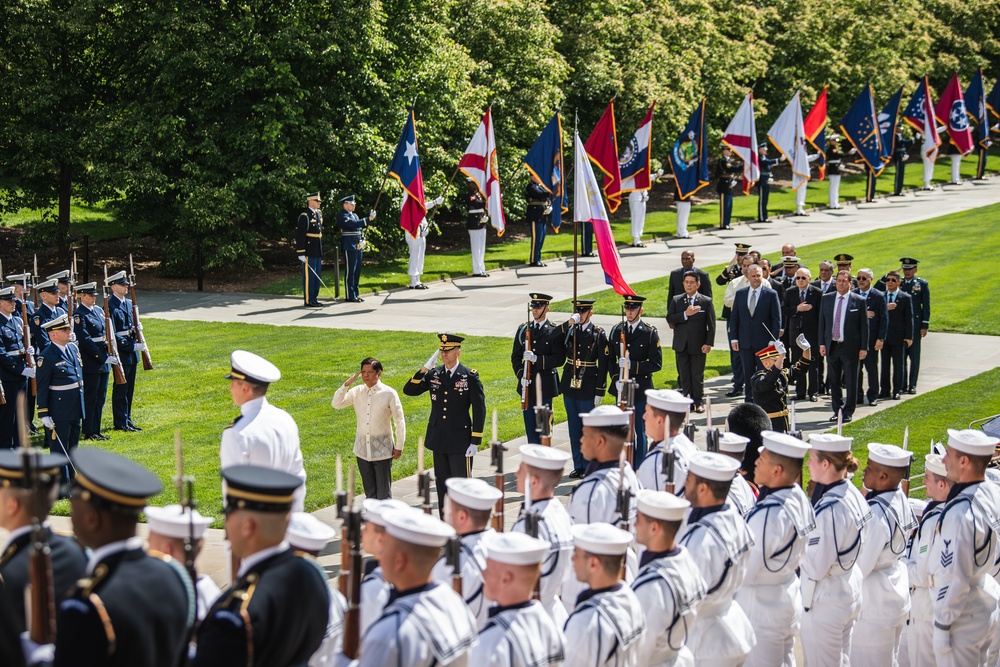 President of the Philippines Lays Wreath at Arlington National Cemetery