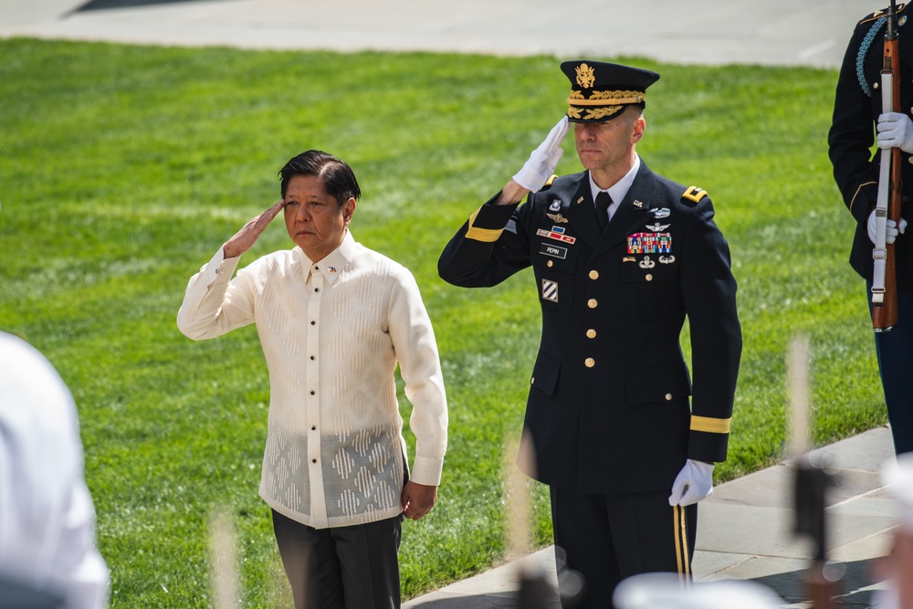 President of the Philippines Lays Wreath at Arlington National Cemetery