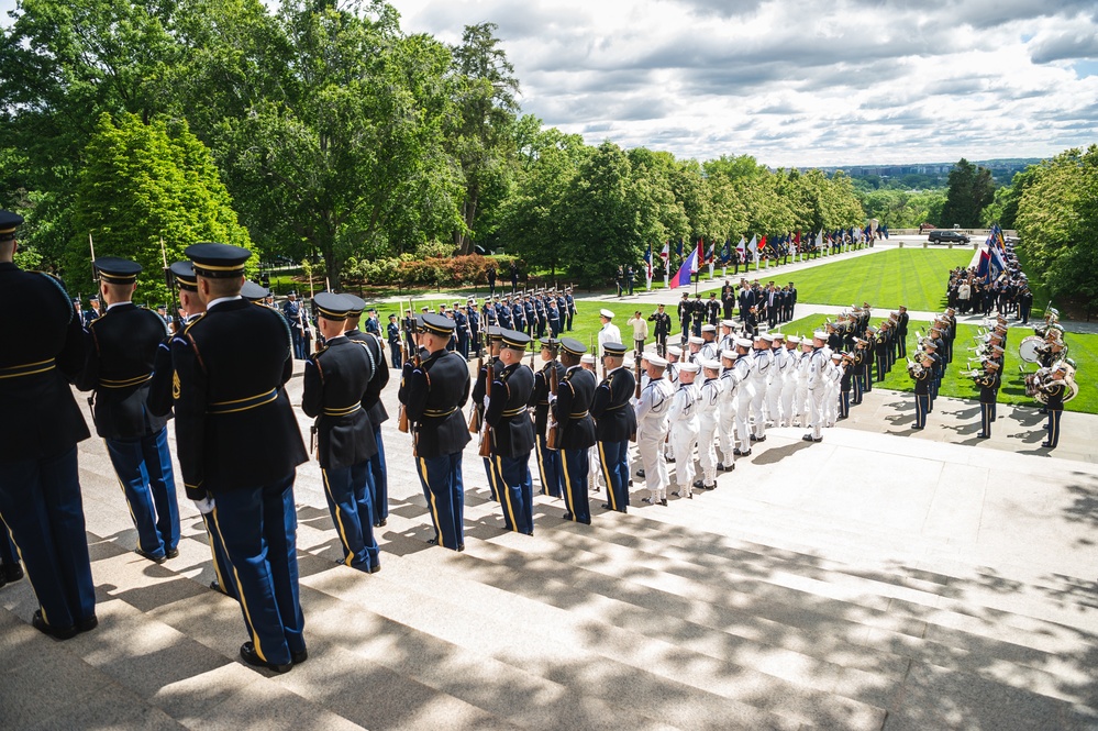 President of the Philippines Lays Wreath at Arlington National Cemetery