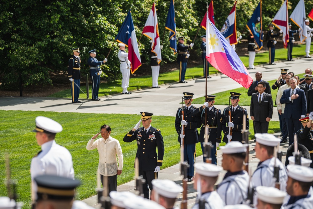 President of the Philippines Lays Wreath at Arlington National Cemetery