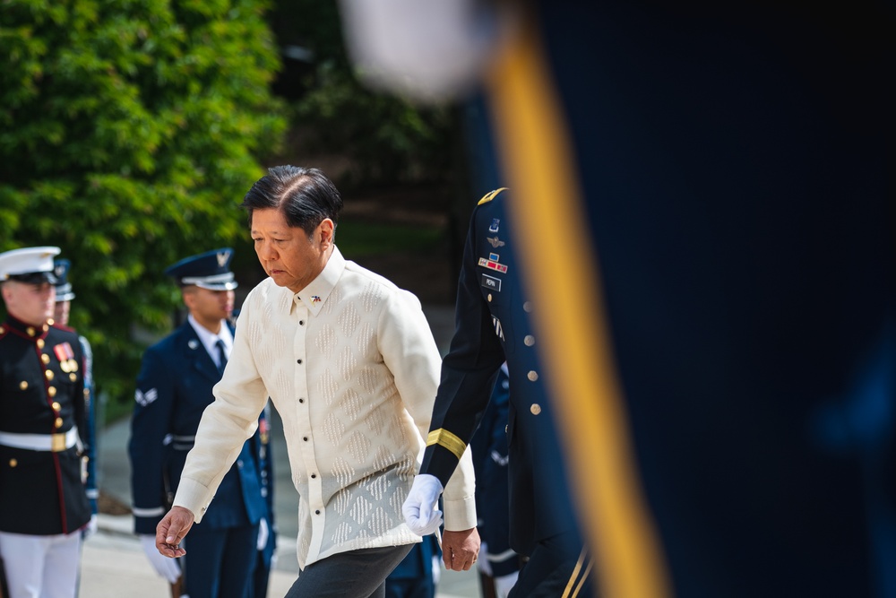 President of the Philippines Lays Wreath at Arlington National Cemetery