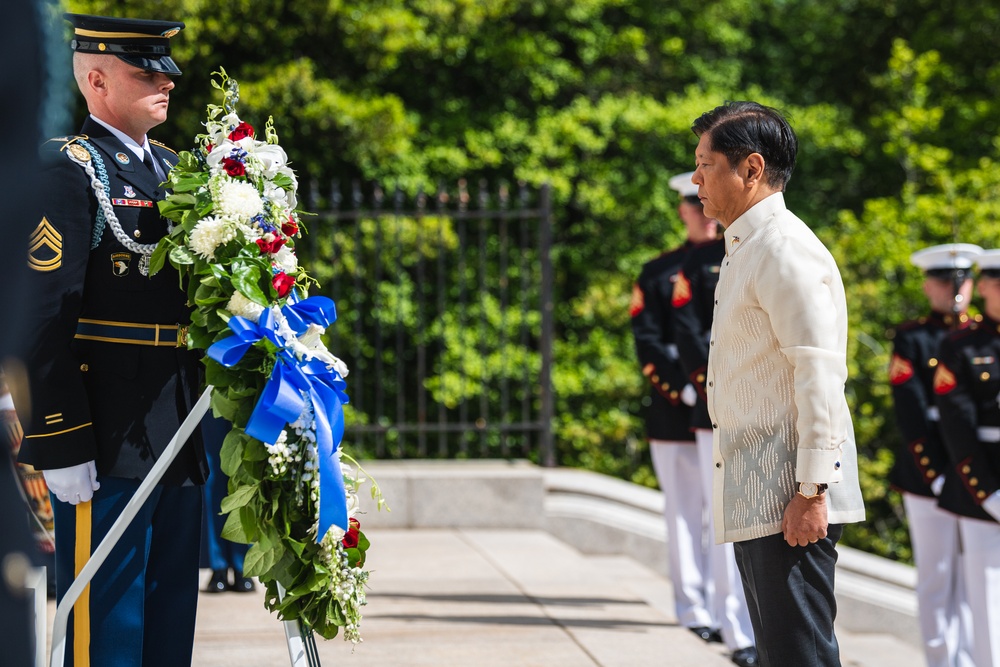 President of the Philippines Lays Wreath at Arlington National Cemetery