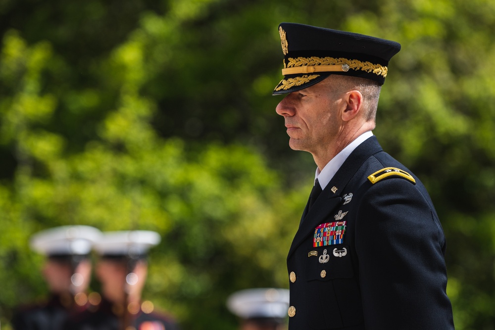 President of the Philippines Lays Wreath at Arlington National Cemetery