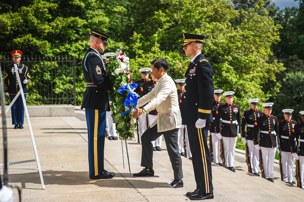 President of the Philippines Lays Wreath at Arlington National Cemetery