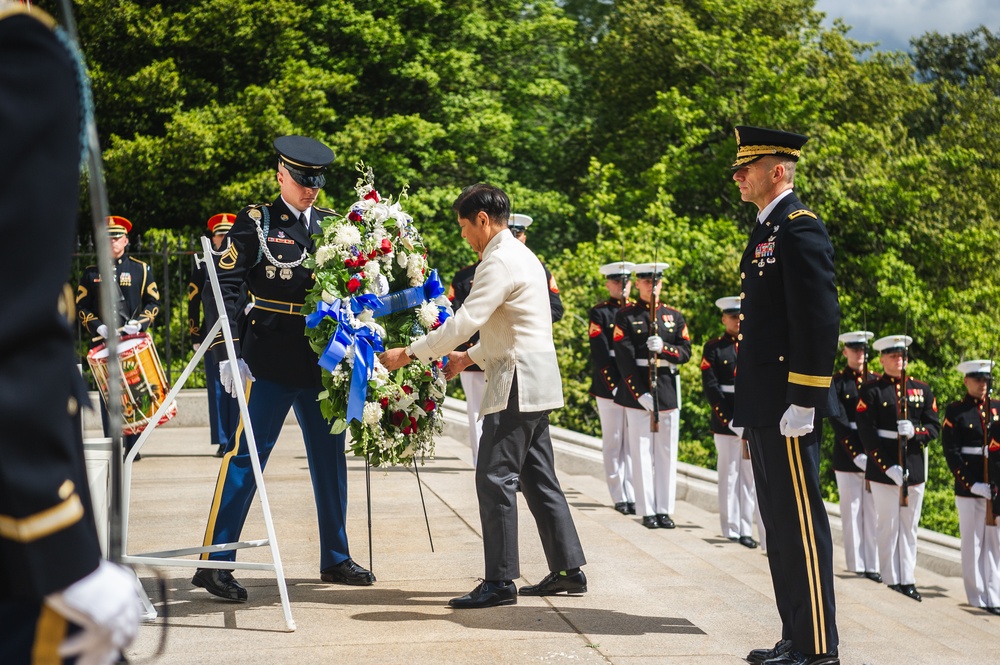 President of the Philippines Lays Wreath at Arlington National Cemetery