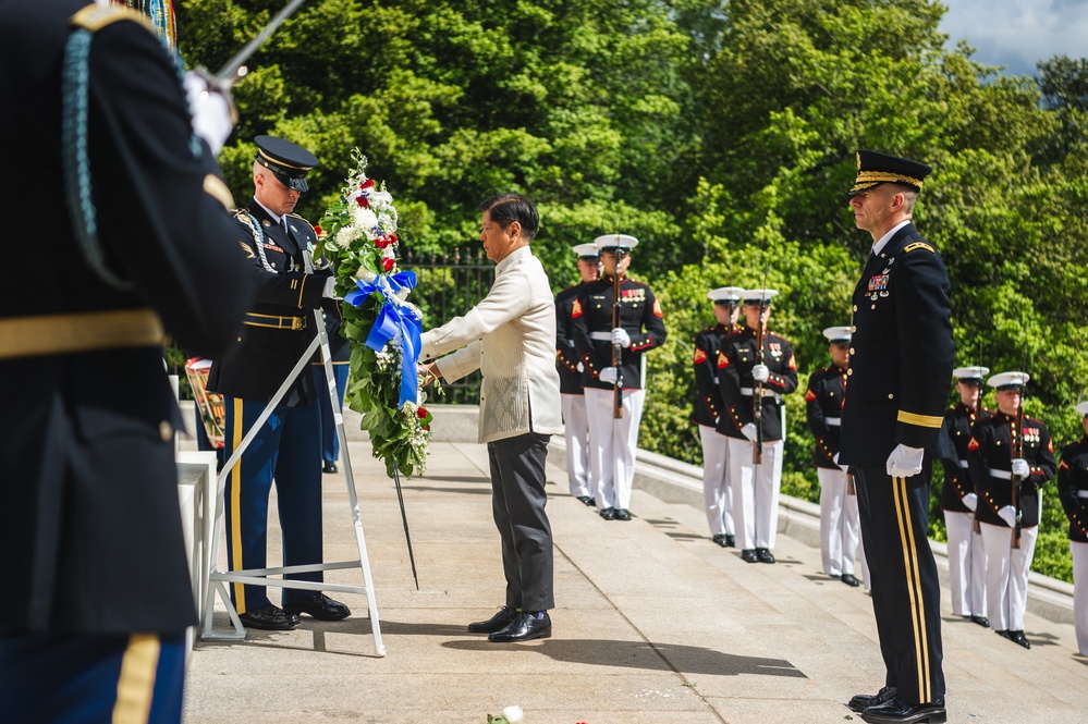 President of the Philippines Lays Wreath at Arlington National Cemetery