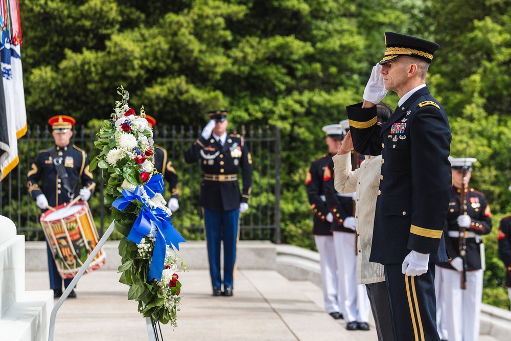 President of the Philippines Lays Wreath at Arlington National Cemetery