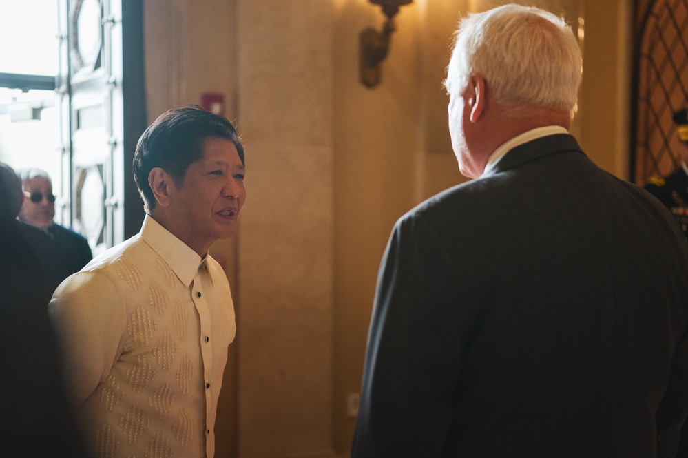 President of the Philippines Lays Wreath at Arlington National Cemetery