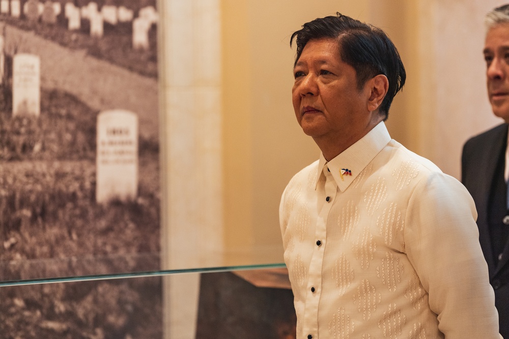 President of the Philippines Lays Wreath at Arlington National Cemetery