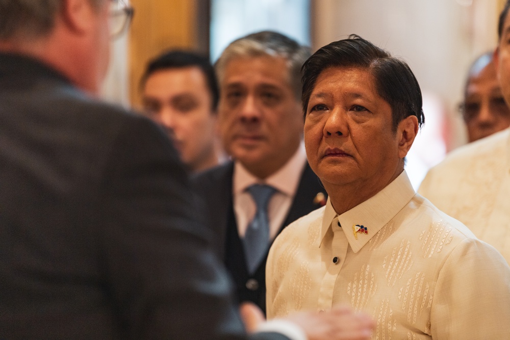 President of the Philippines Lays Wreath at Arlington National Cemetery