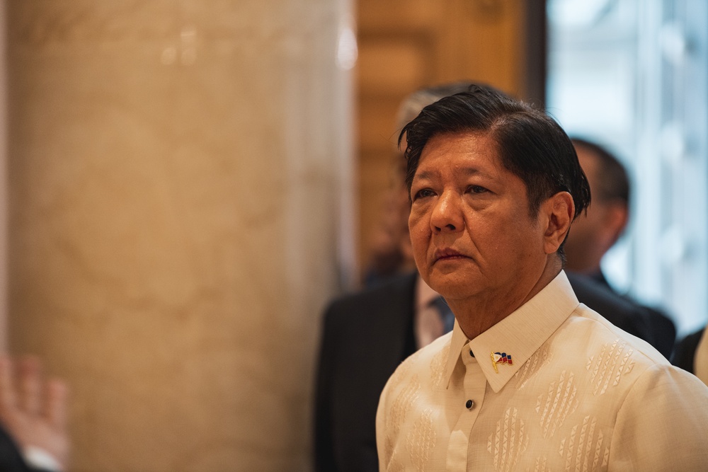 President of the Philippines Lays Wreath at Arlington National Cemetery