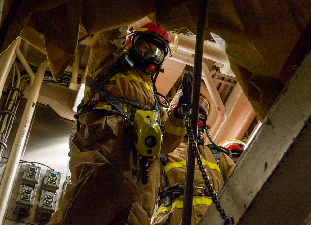 DVIDS - Images - USS Paul Hamilton Damage Control Training [Image 4 of 13]