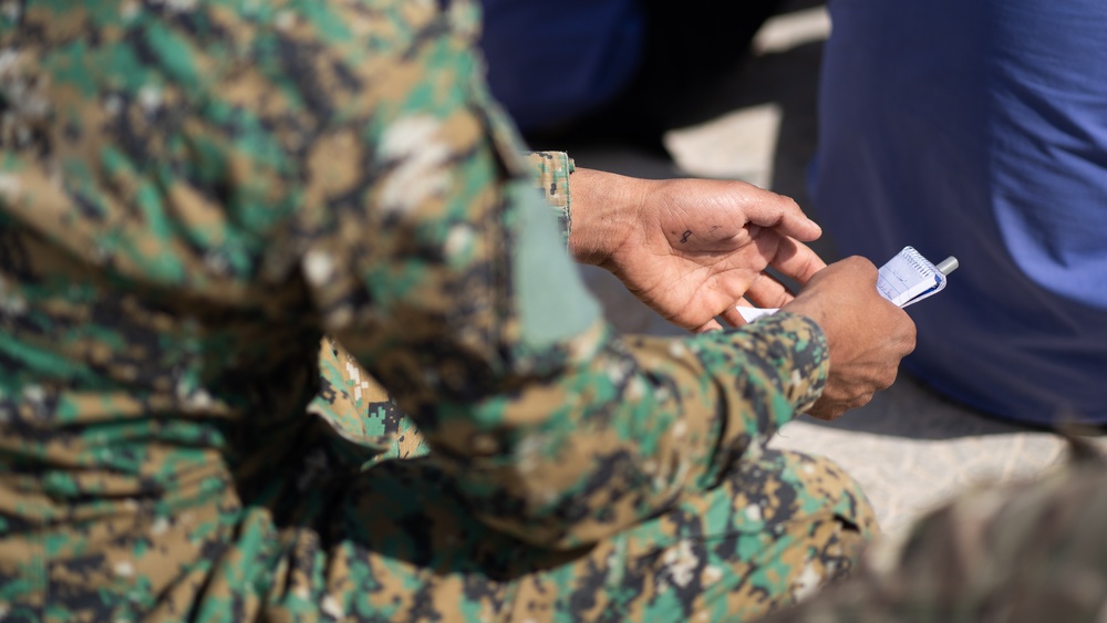 SDF, Coalition teaches life-saving medical training