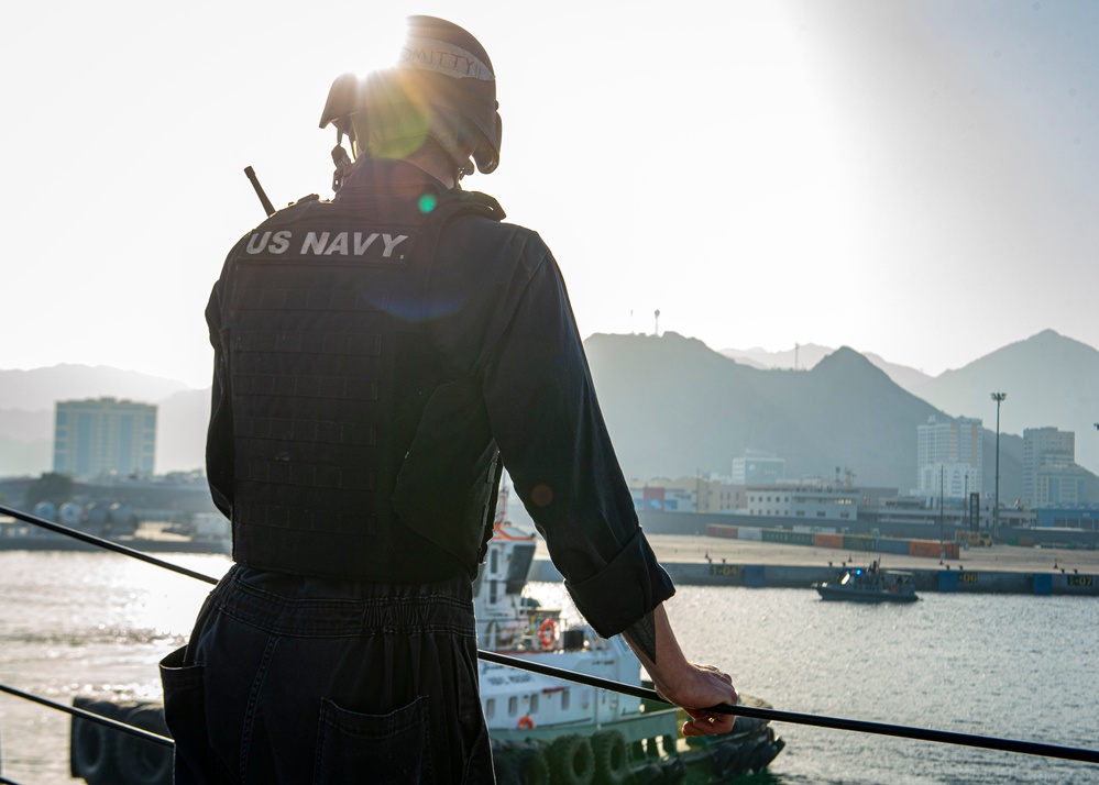 USS Paul Hamilton Fujairah Departure