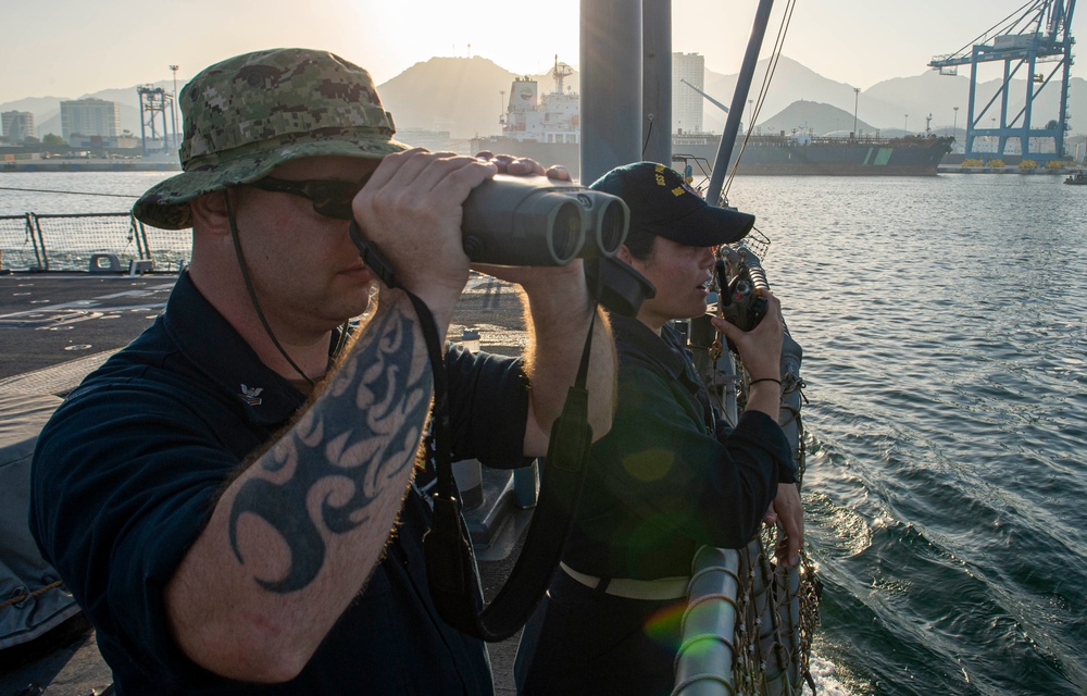 USS Paul Hamilton Fujairah Departure