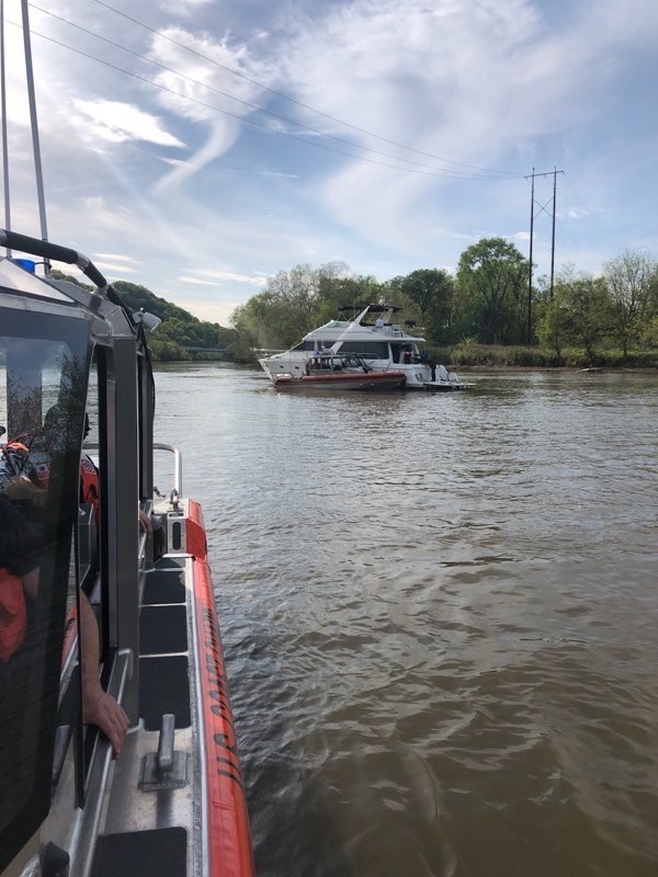 Coast Guard rescues two boaters from vessel taking on water near Pittsburgh