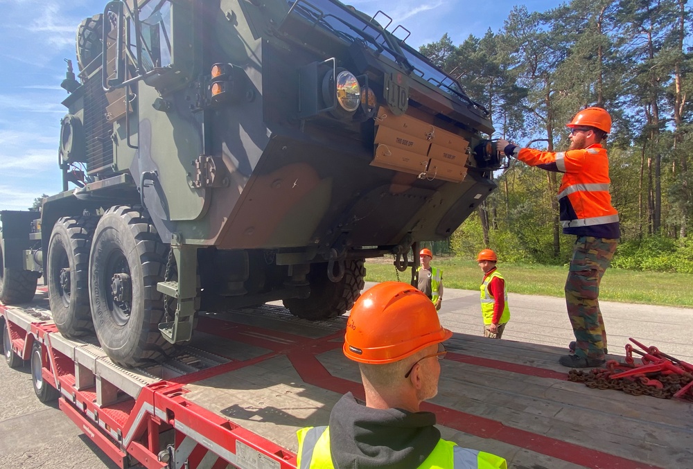 U.S. Army APS-2 worksite in Zutendaal sends entire float bridge system to DEFENDER 23