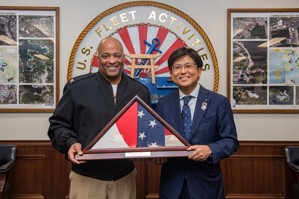 New Sasebo City Mayor Visits CFAS CO