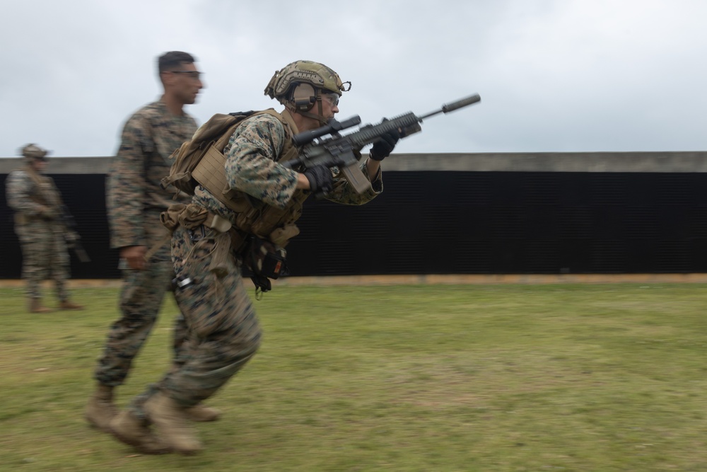 Marines with 31st MEU landing team conduct live-fire exercises