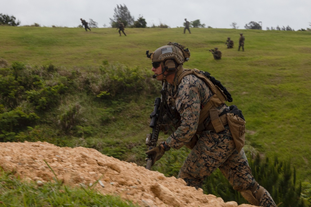 Marines with 31st MEU landing team conduct live-fire exercises