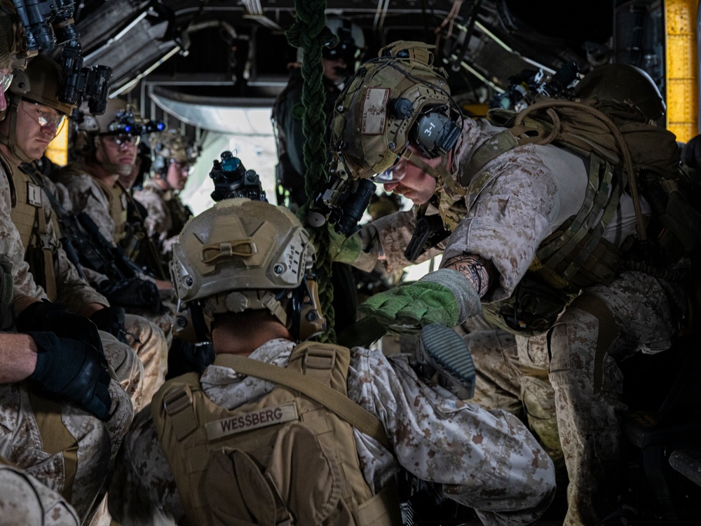 3rd Recon Marines Teaches VBSS Tactics to BLT 2/1