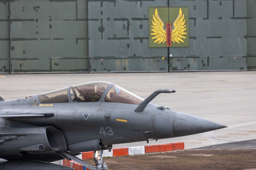 Formidable Shield aircraft landing (RAF Lossiemouth)