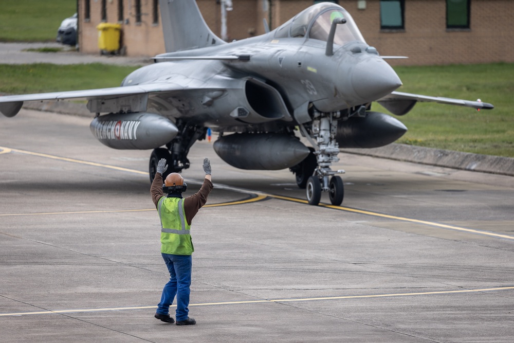 Formidable Shield aircraft landing (RAF Lossiemouth)