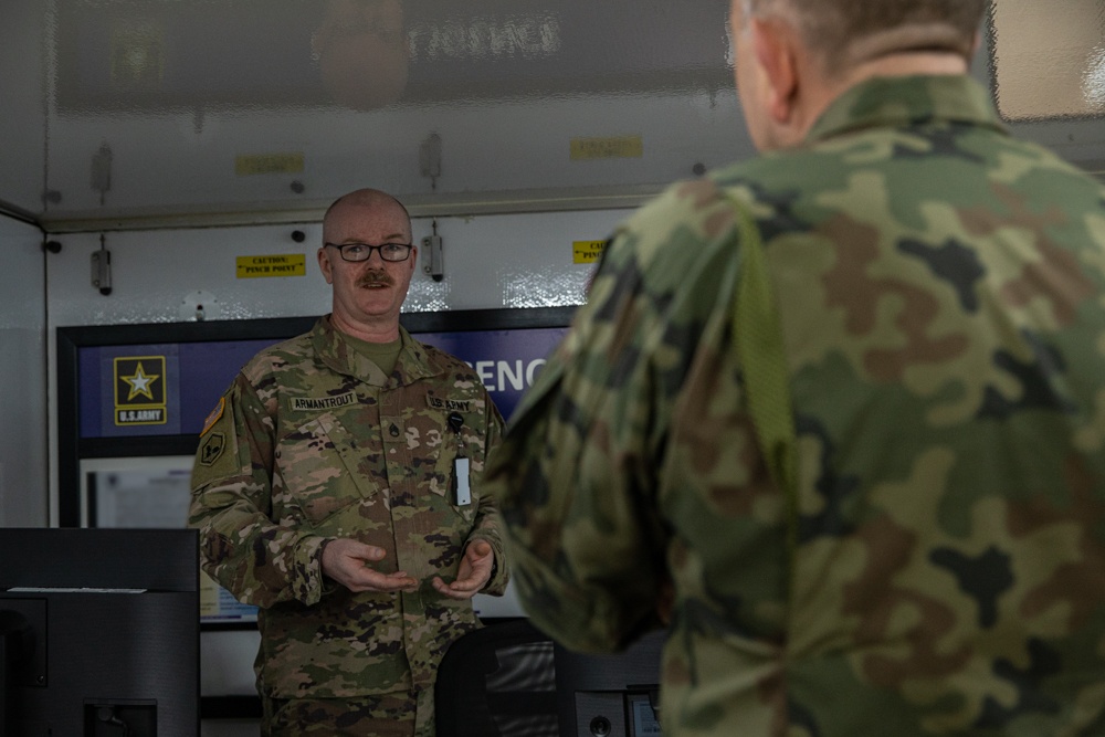 Polish Lt. Gen. Gromadzinski Visits V Corps Interoperability Lab on Camp Kosciuszko