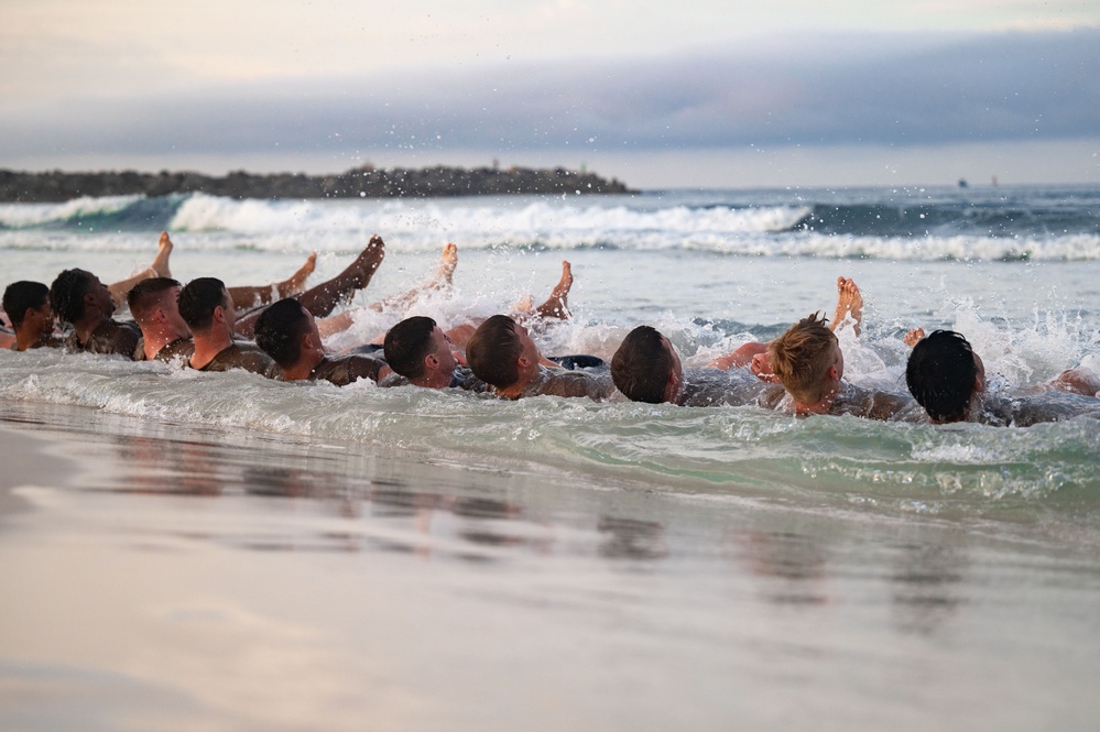 Special Warfare Students Train on the Beach