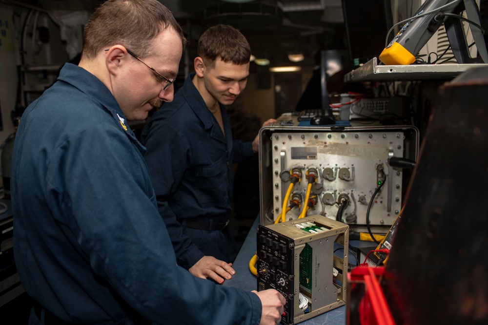 Maintenance Aboard Nimitz