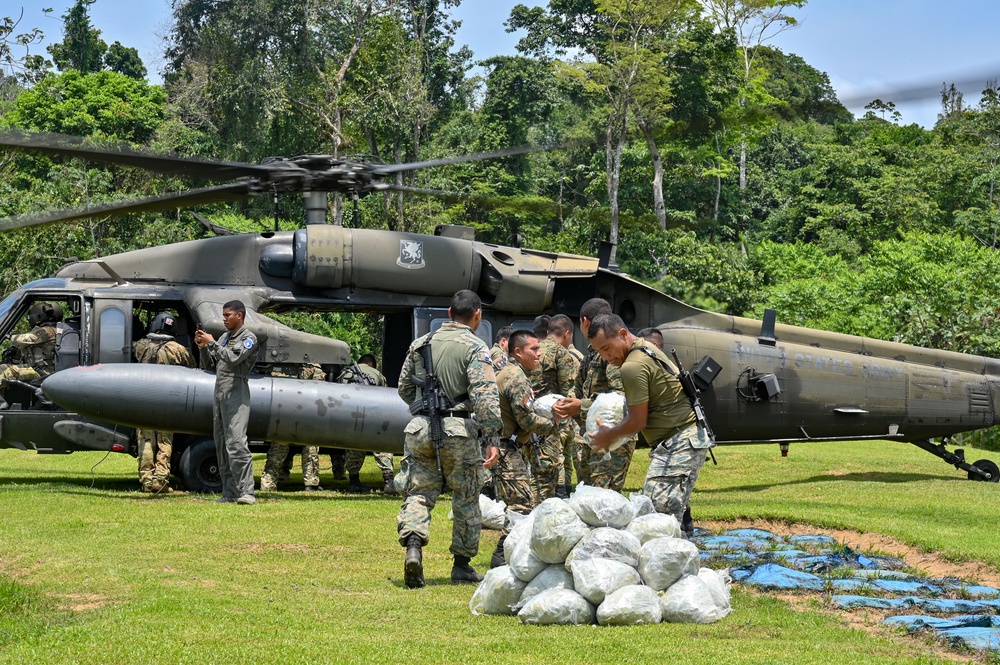 JTF-Bravo hones its airlift capabilities during KBT 23