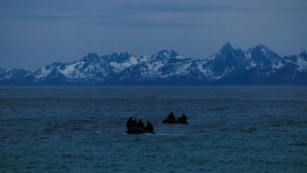 Force Reconnaissance Company Conducts An Amphibious Landing during Formidable Shield 23