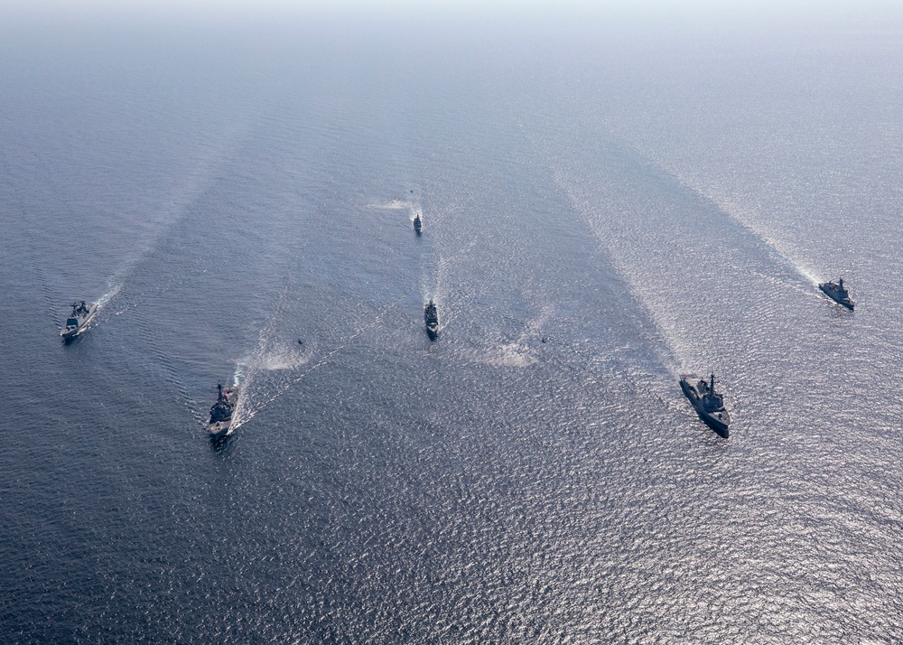 USS John Finn Sails in Formation with Republic of Korea Navy