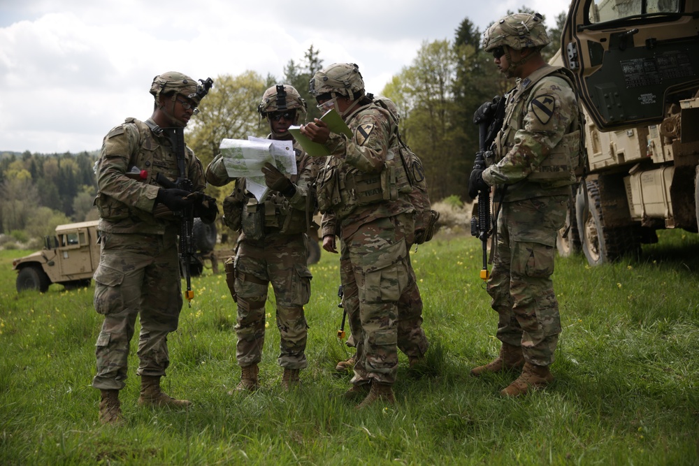 U.S. Soldiers conduct a brief