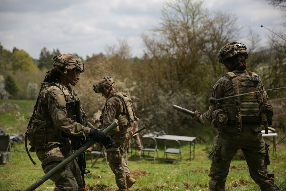 U.S. Soldiers set up TOC