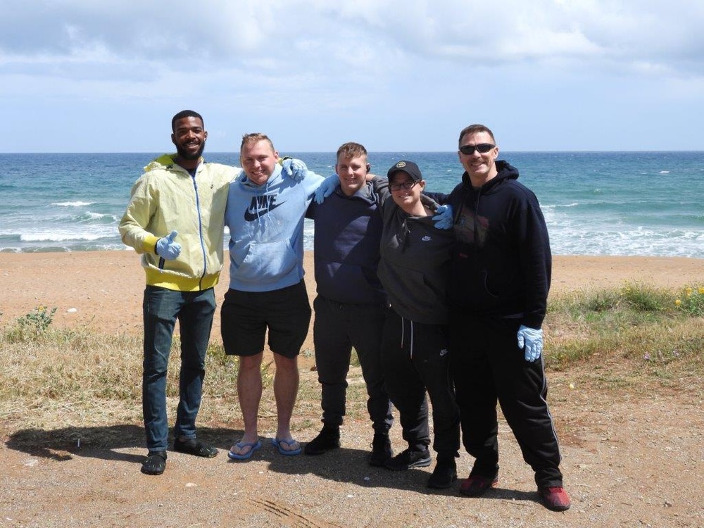 Volunteers from USS Indianapolis (LCS 17) participate in beach clean up