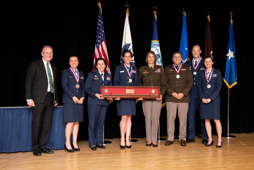 Military health leaders honor best in military medicine, medical education