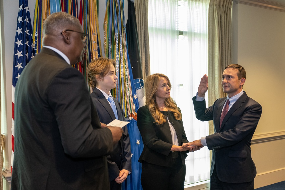 Secretary Austin swears in DIU Director Douglas Beck