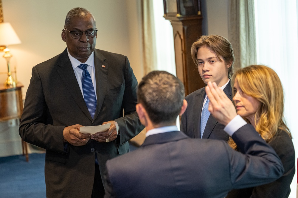 Secretary Austin swears in DIU Director Douglas Beck