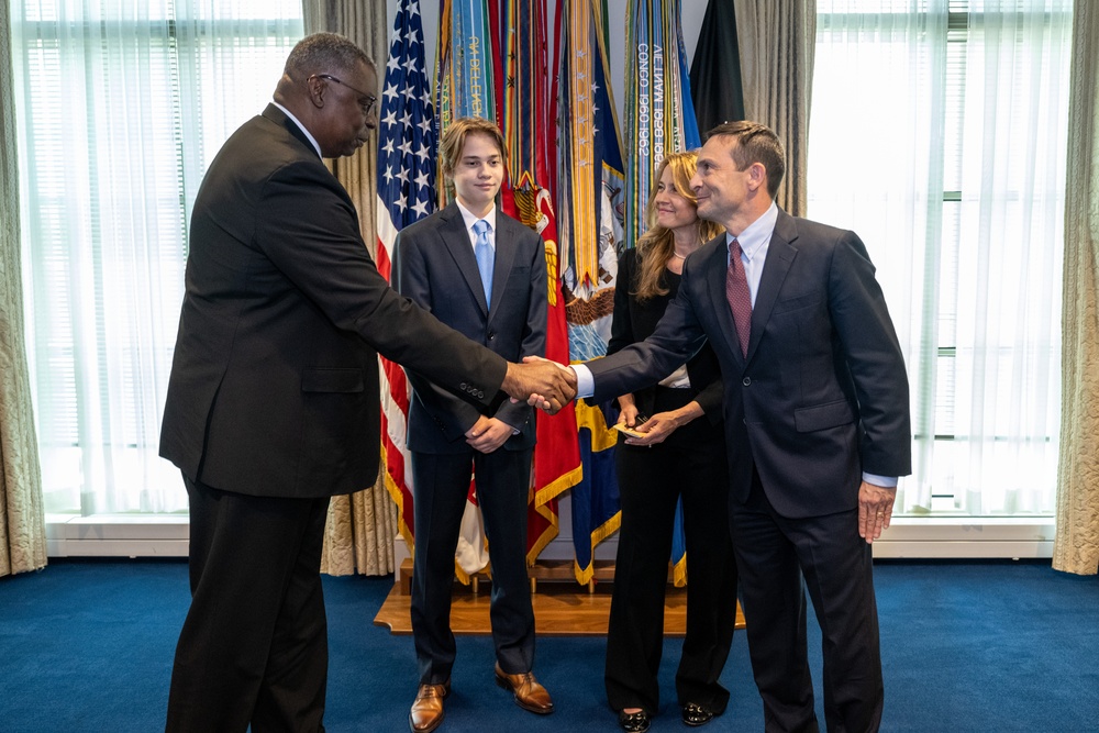 Secretary Austin swears in DIU Director Douglas Beck