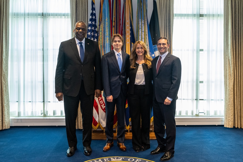 Secretary Austin swears in DIU Director Douglas Beck