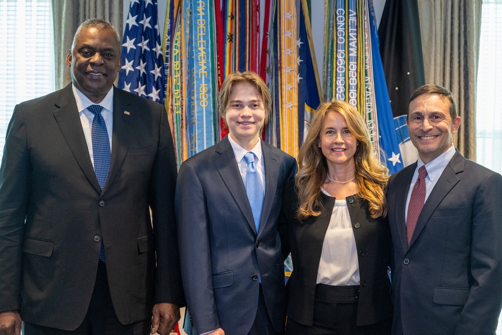 Secretary Austin swears in DIU Director Douglas Beck