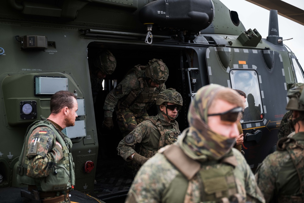 German, Dutch, Norwegian Troops Train with German NH90 Helicopters