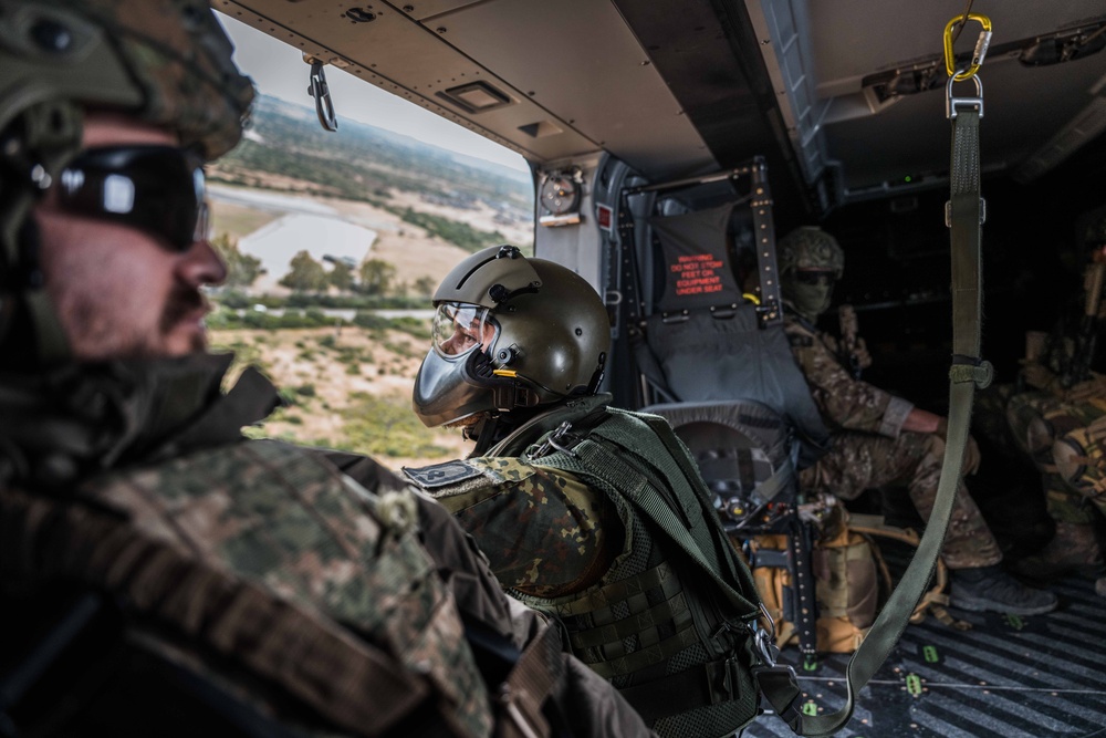 German, Dutch, Norwegian Troops Train with German NH90 Helicopters